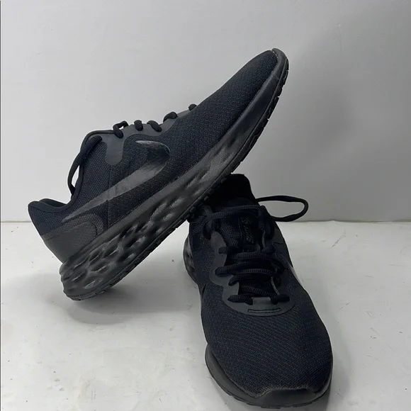 Nike Women's Black Sneakers - Picture 2 of 6